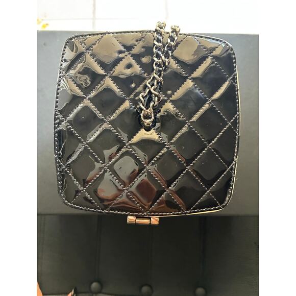 Chanel Patent Cosmetic Minaudière - Picture 3 of 10